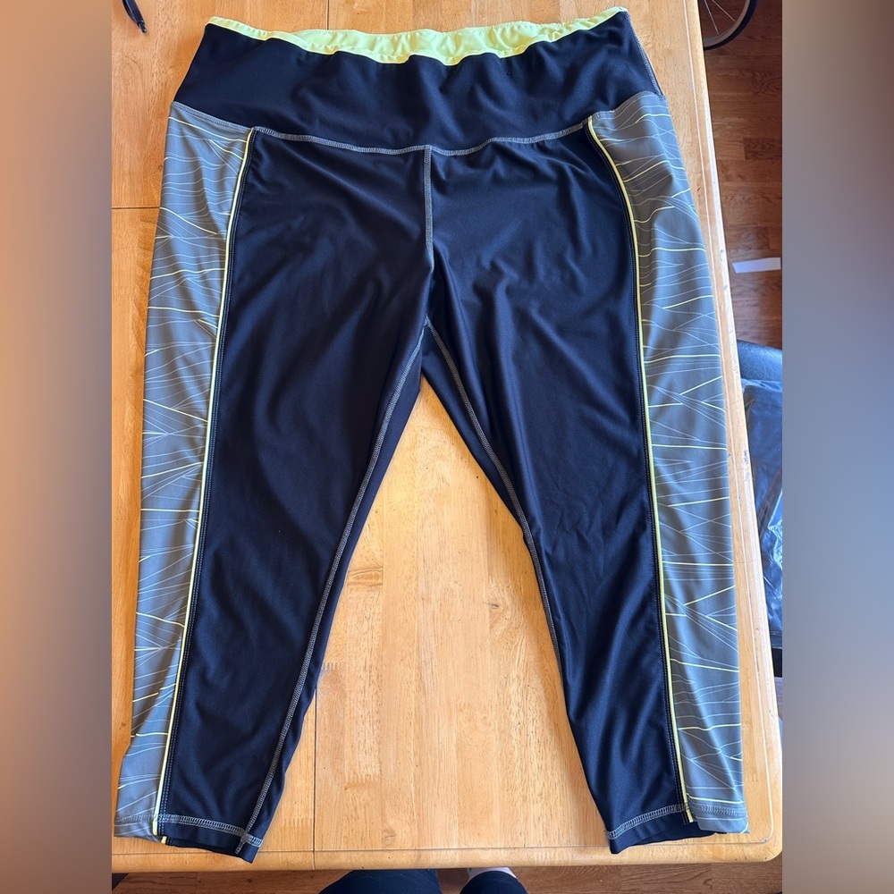 Women’s plus size Xersion leggings